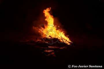 Hoguera de San Juan (Reportaje gráfico de Francisco Javier Santana y Antonio Alí)